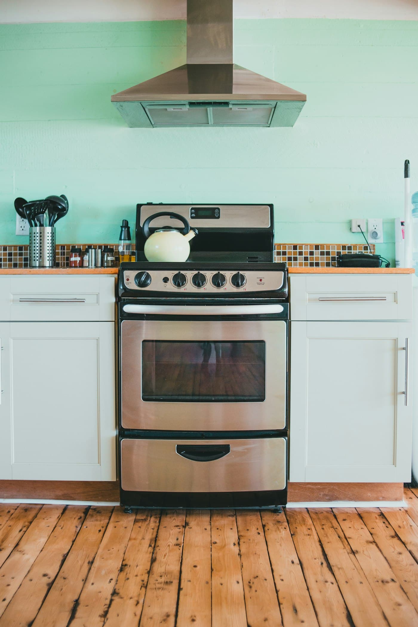 Kitchen range and oven